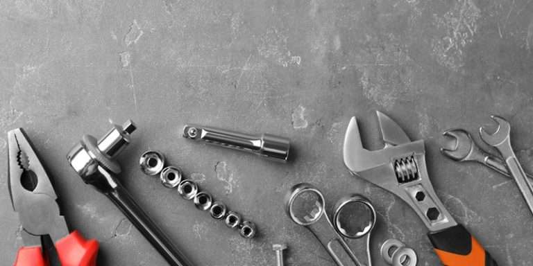 44 Essential Auto Mechanic Tools and Equipment List 2022