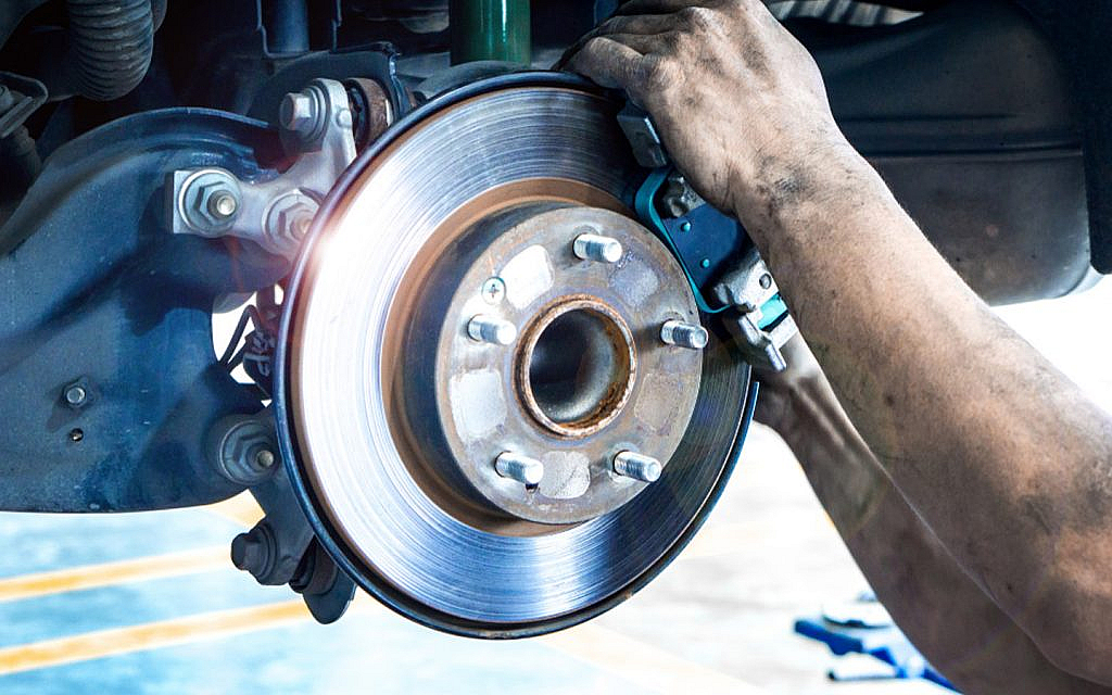 Brakes Squeak When Backing Up – Fixing Your Brakes